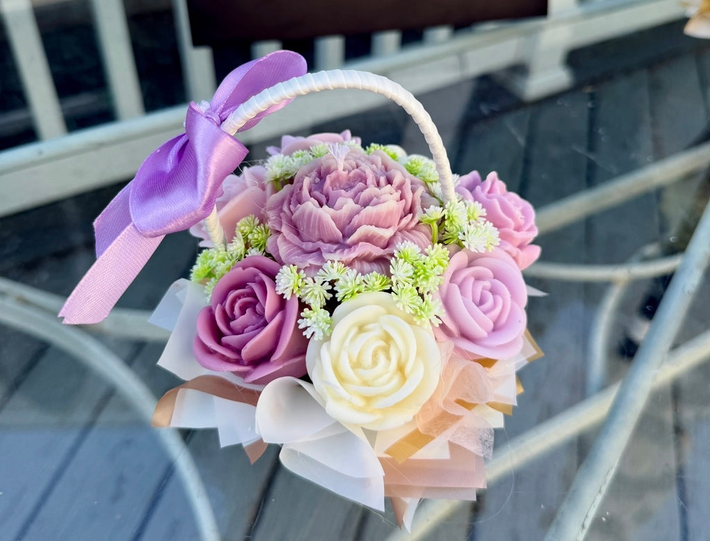 Small basket bouquet